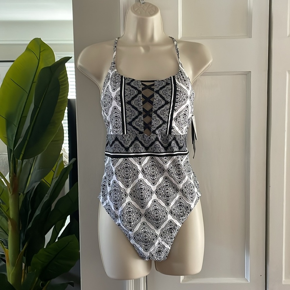 NWT La Blanca Oasis Tile Strappy Back One Piece  Black - Picture 2 of 3